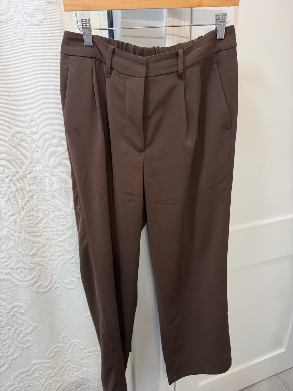 Quince women’s Brown pleated trousers